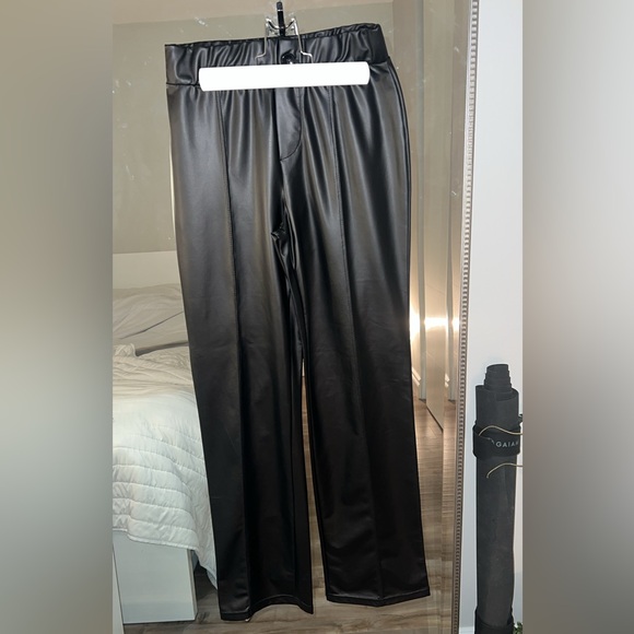 faux leather flare pants - Picture 4 of 4